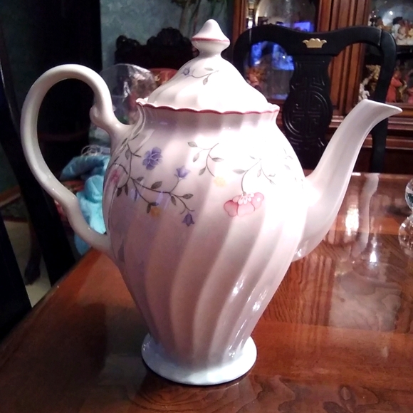 Dillards Other - Beautiful Porcelain Coffee Pot